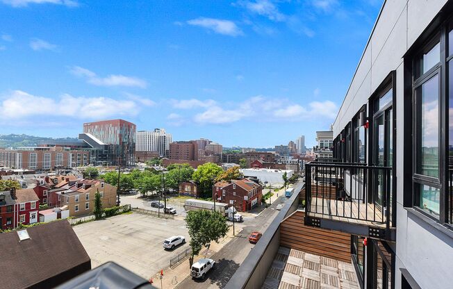 2 beds, 1 bath, 865 sqft, $2,350, Unit Unit 612