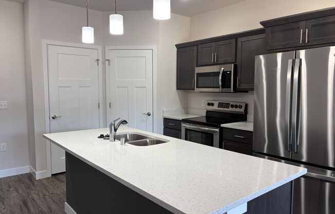 1 bed, 1 bath, 736 sqft, $1,525, Unit 4880-103