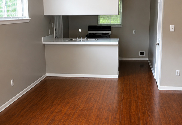 2 beds, 1 bath, 780 sqft, $1,190, Unit 311 Q