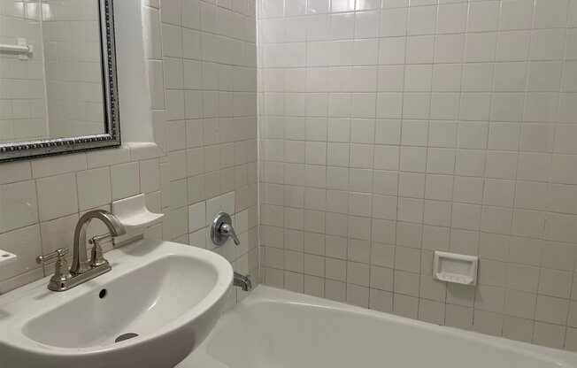 Studio, 1 bath, 550 sqft, $2,200