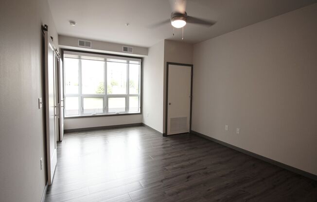 1 bed, 1 bath, 720 sqft, $1,245, Unit UW 1425-304