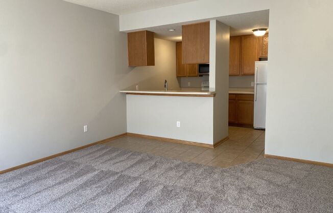 1147 NE 7th Ln - Townhome w/ Attached Garage For Rent