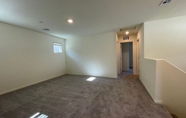 3 beds, 2.5 baths, $2,250