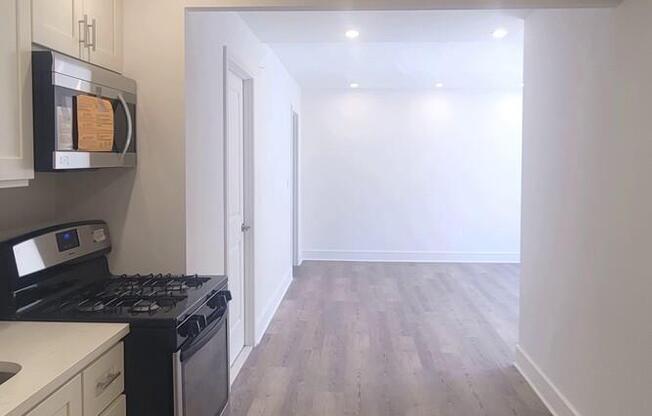 1 bed, 1 bath, $5,500, Unit 4F