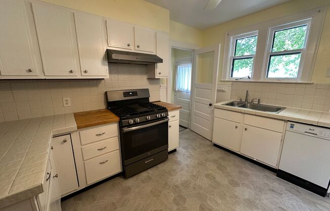 227-229 Palmer NE