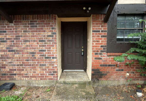 1008 BLAND DR