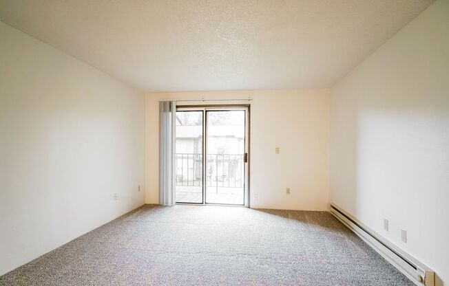 3 beds, 1 bath, 950 sqft, $1,620, Unit C-08