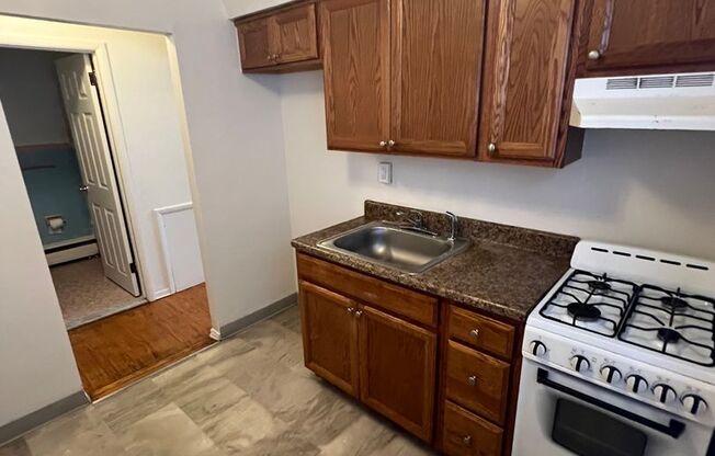 1 bed, 1 bath, 850 sqft, $950, Unit 1-A