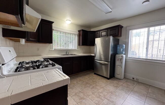 2 beds, 1 bath, $2,850