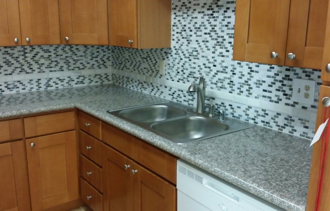 UTC Duplex 1475 Sq Ft 3 bedroom 1.5 ba wood floors