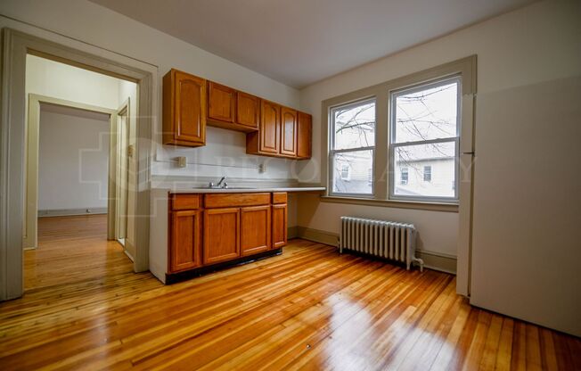 1 bed, 1 bath, $1,300, Unit B3