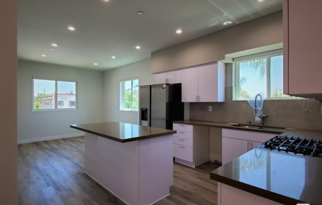 2337 1/2 CRENSHAW BLVD