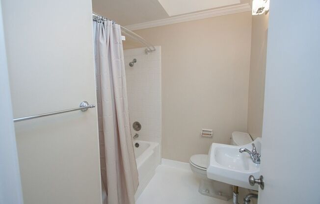 Studio, 1 bath, 444 sqft, $2,000, Unit 3605 Alameda de las Pulgas #14