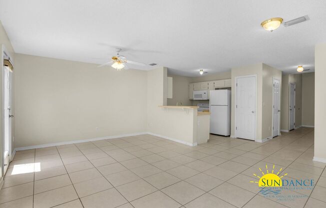 Central Location: 2 Bedroom Townhouse with a Garage!