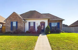 Beautiful 3 bedroom home available in Broussard!