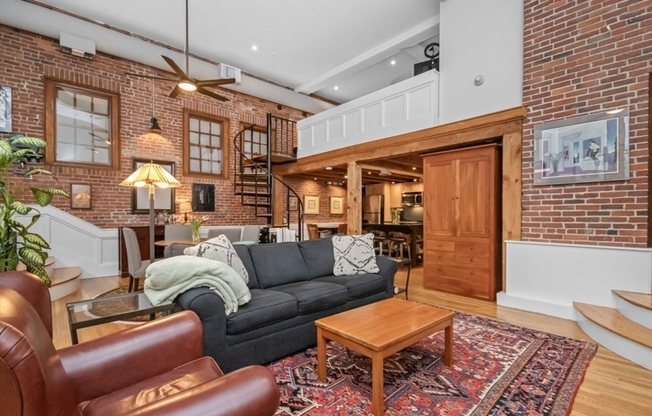 28 SEAVERNS AVE