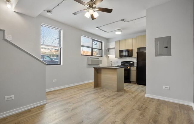 2 beds, 1.5 baths, 634 sqft, $2,500, Unit 106