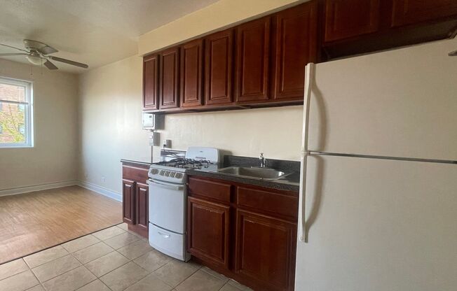 2 beds, 1 bath, $1,150, Unit 0609