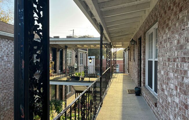 Available now. FRESHLY UPDATED! Beautiful 1 BR/1BA Condo Available Now, Just Minutes from MUSC!