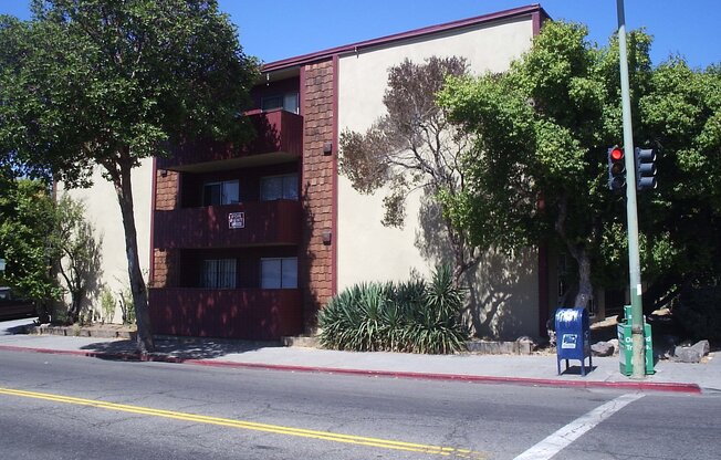 1805 8 AVE