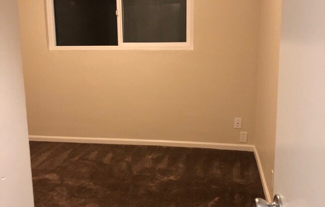 2 beds, 1 bath, $1,795, Unit 04