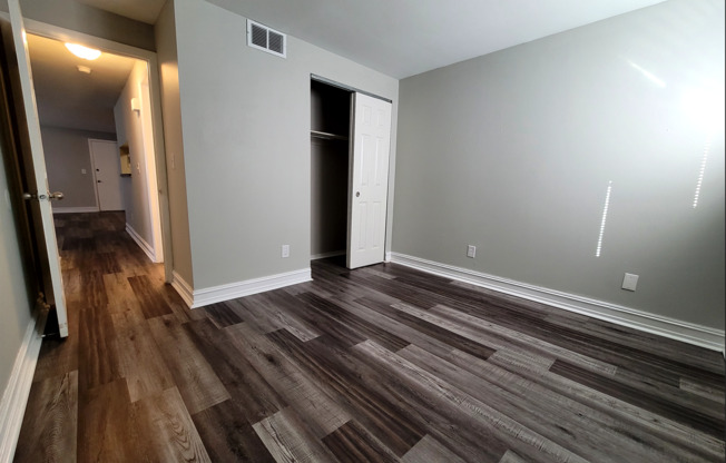 2 beds, 1 bath, $1,195, Unit 4440  Flowerdale Apt D