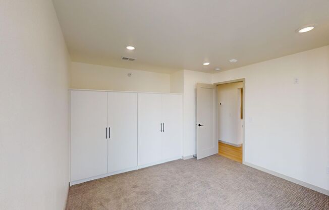 2 beds, 2 baths, 1,021 sqft, $1,740, Unit 6400-204