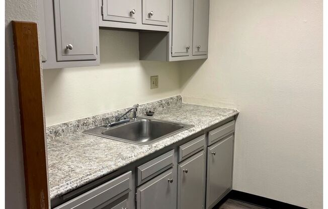 1 bed, 1 bath, 550 sqft, $945, Unit 36