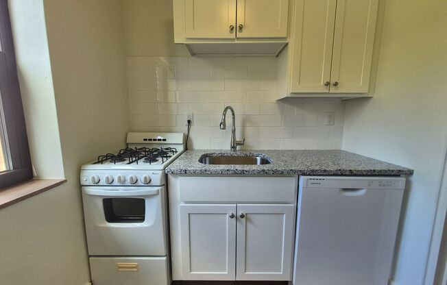 1 bed, 1 bath, 600 sqft, $1,199, Unit 5631 Rippey St. #A3