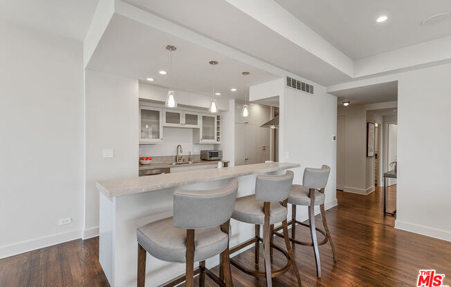 2 beds, 2 baths, 1,633 sqft, $9,500, Unit 702