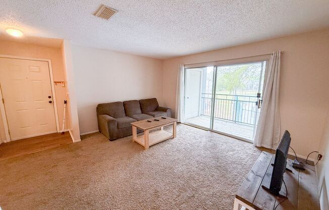2 beds, 2 baths, $1,400, Unit Unit 924