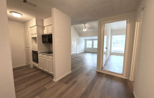 1 bed, 1 bath, $810, Unit APARTMENT 2017