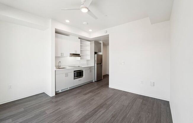 Studio, 1 bath, 314 sqft, $1,305, Unit 213