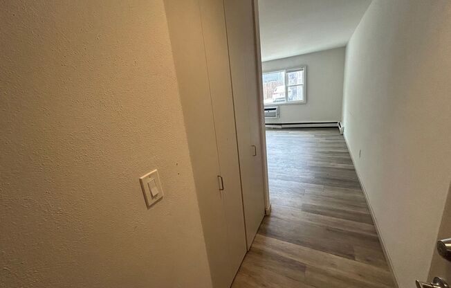 2 beds, 1 bath, $1,395, Unit 122