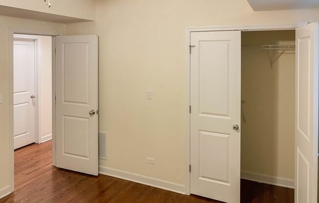 3 beds, 2 baths, 1,270 sqft, $3,100, Unit 1827L-G