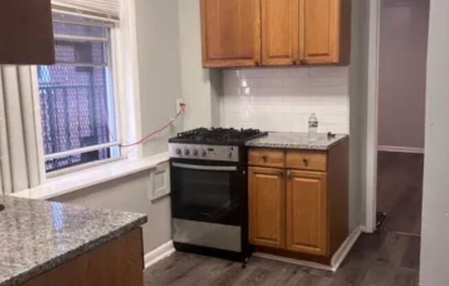 1 bed, 1 bath, $1,200, Unit Unit 4