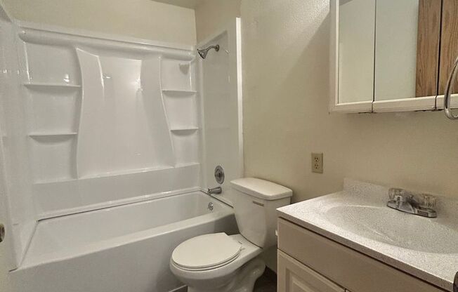 1 bed, 1 bath, 576 sqft, $1,195, Unit 5