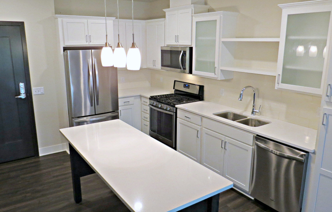 1 bed, 1 bath, 739 sqft, $1,655, Unit 427