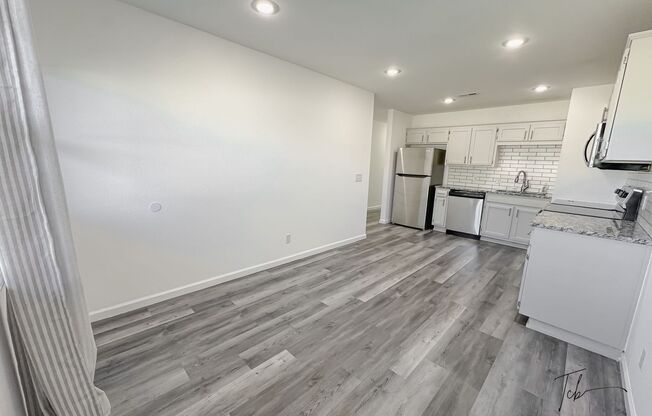 3 beds, 2 baths, $1,595, Unit B