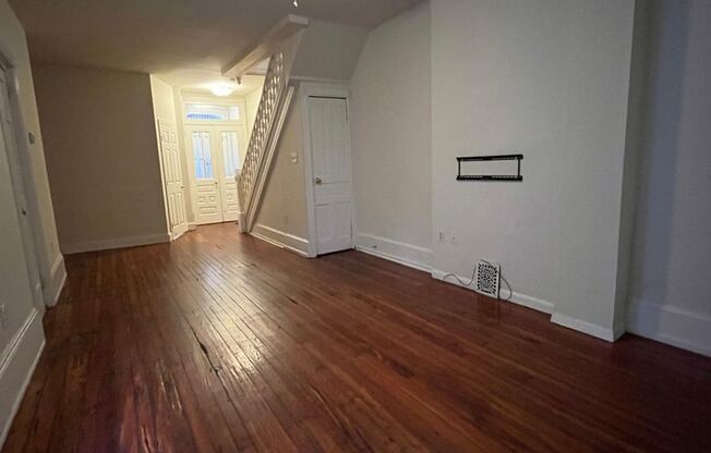 ⭐⭐⭐Spacious 4 Bedroom 1.5 Bath house located in University City.