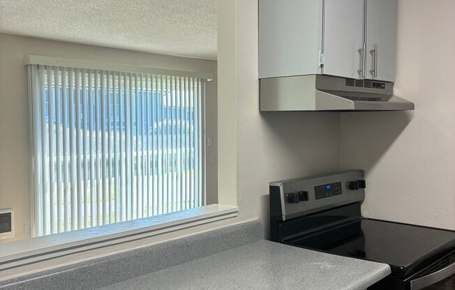 2 beds, 1 bath, 860 sqft, $1,699, Unit E-08