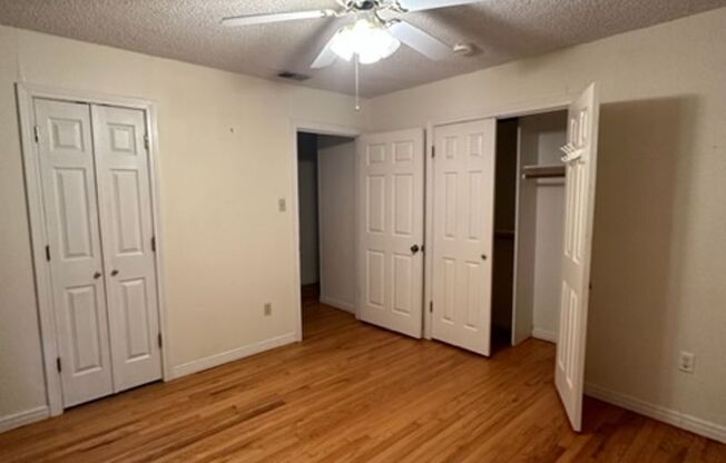 3 beds, 2 baths, $1,295