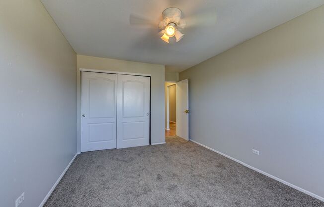 RENT SPECIALS! Spacious 2 bedroom close to Anschutz Medical School, SHOPPING and MORE!