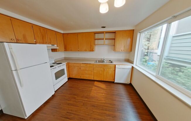 2 beds, 1 bath, $1,450, Unit 2