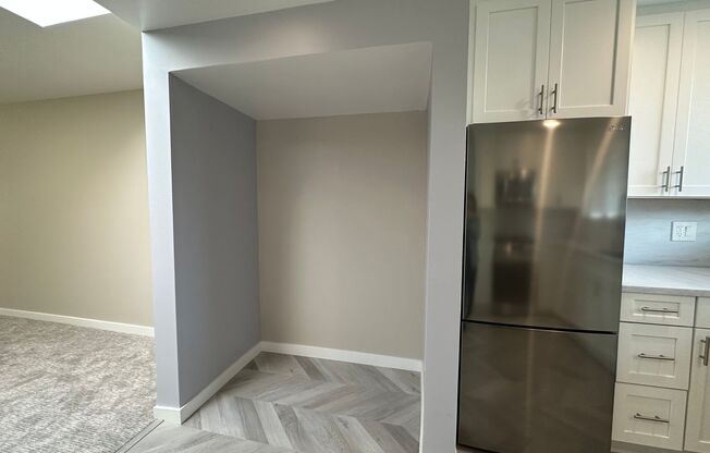 EPIC REA: Bright 1bd/1ba Condo with Washer/Dryer in unit and Parking!