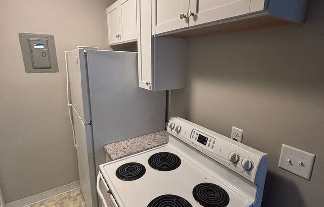 2 beds, 1 bath, 1,000 sqft, $773, Unit 12