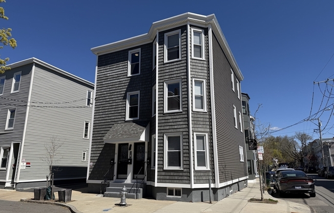 2 beds, 1 bath, 1,000 sqft, $3,300, Unit 3