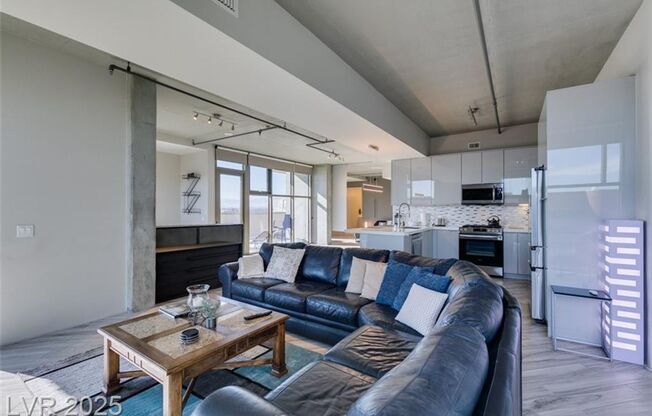 1 bed, 2 baths, $2,977, Unit Juhl Highrise