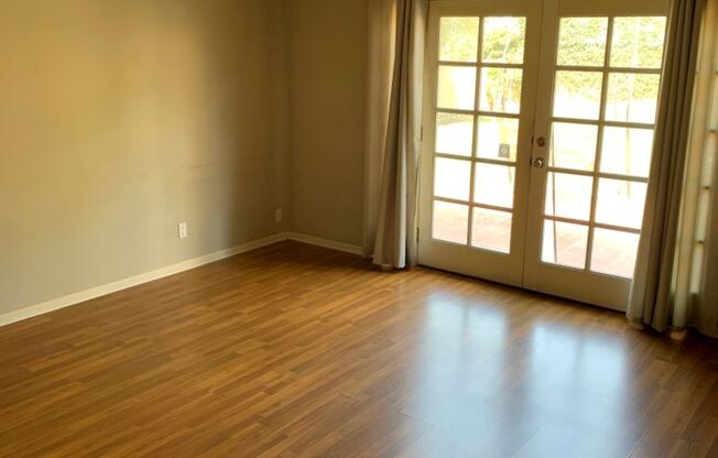 Sherman Oaks 3+2 w/appliances, family room, central air + more! (13627 Huston)