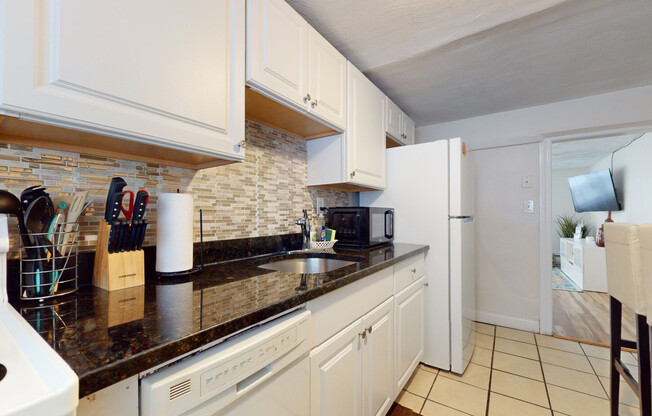 1 bed, 1 bath, 700 sqft, $4,300, Unit 1B